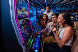 Người chơi esports tham gia giải đấu trực tuyến tại Việt Nam