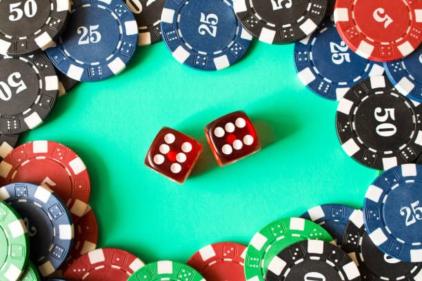 Người chơi thực hiện rút tiền trên điện thoại tại hdbet